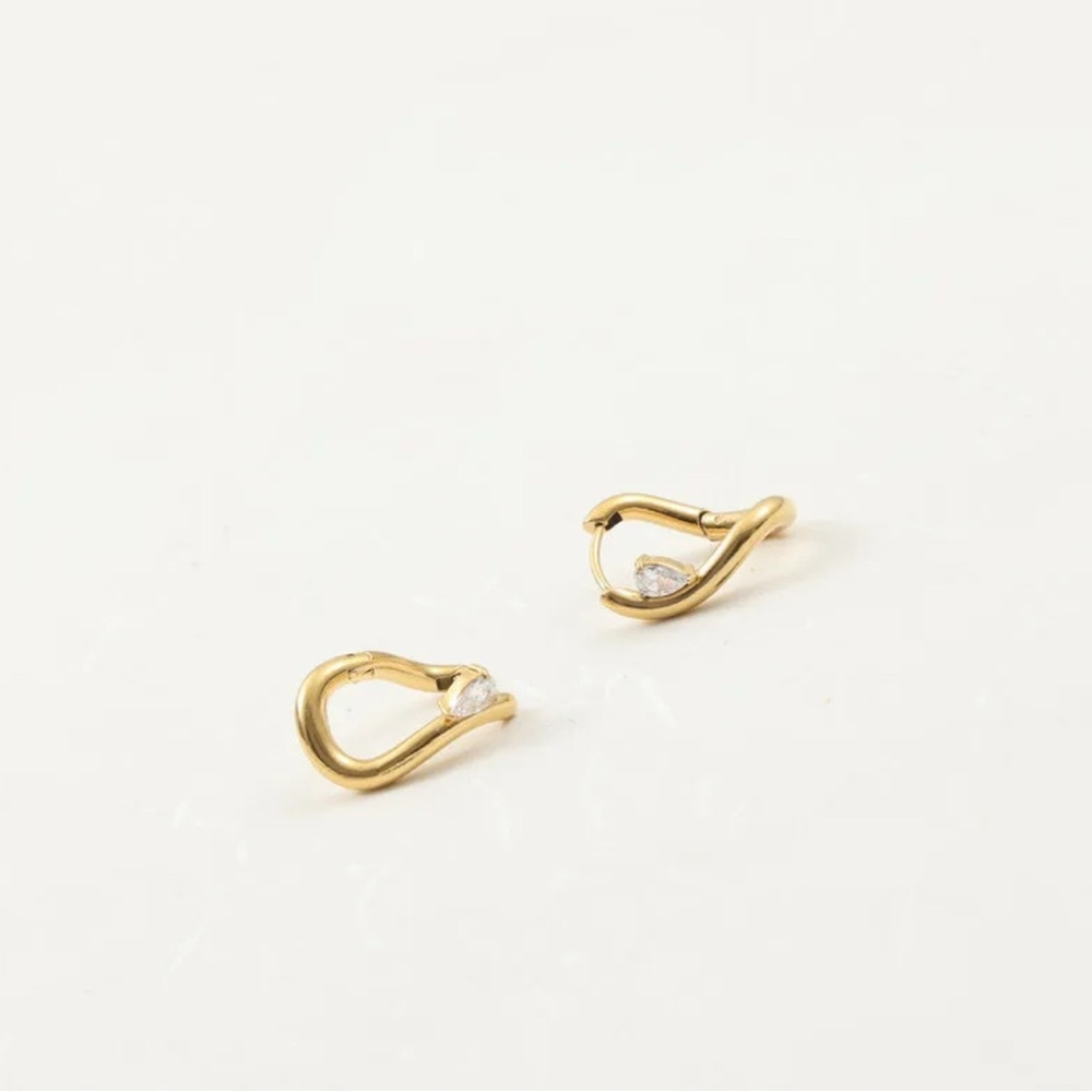 Elegant Gold Earrings with Crystal Accents